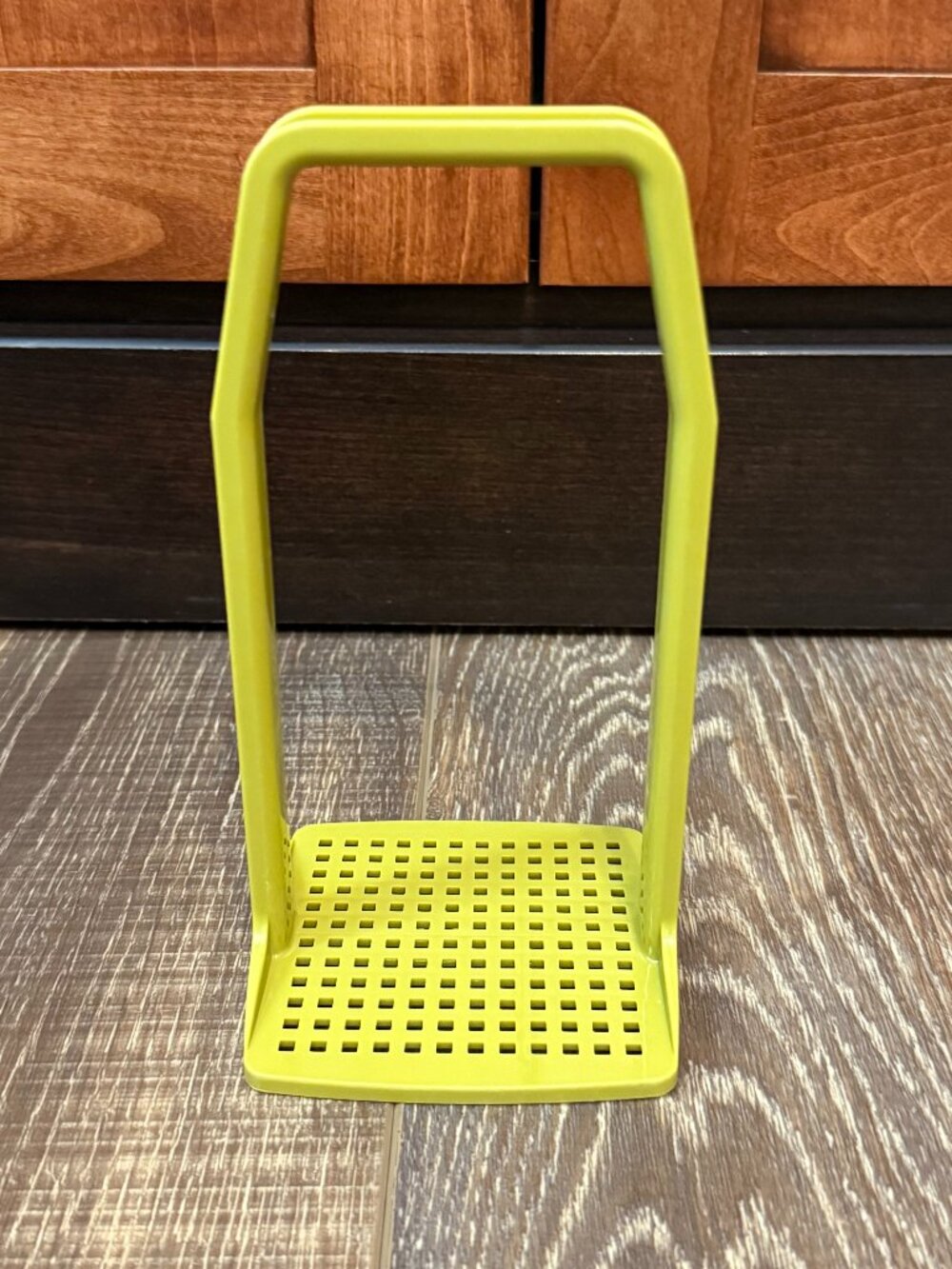 Tupperware Pick-A-Deli Pickle Container - Picture 12 of 16